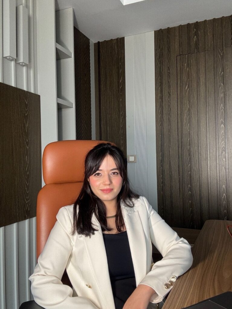 Berfin Akalın Aile Danışmanı Berfin Akalın - Birey, Çift Aile Danışmanı / Rhea Aile Danışmanlığı Kurucusu